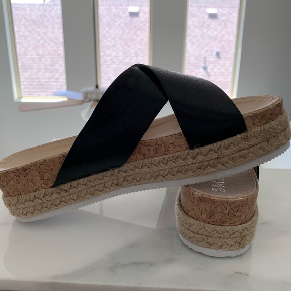 Sandals - Picture 2 of 3